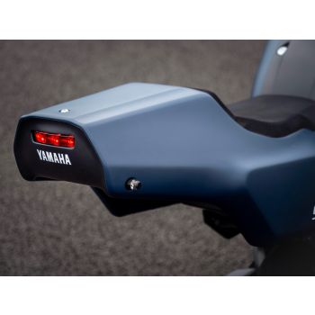 JvB-moto Custom Heck, GFK unlackiert, incl. rauchgrauem LED Rücklicht + Rücklichthalter, ohne Sitzpolster